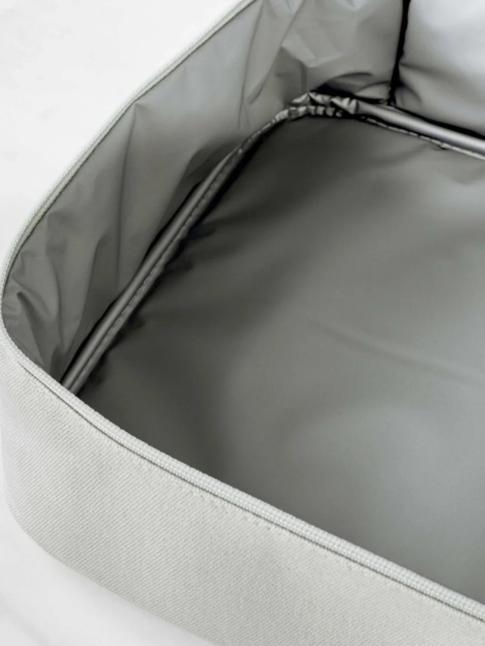 (354) NWT WILLIAMS SONOMA Hold Everything Insulated Food Carrier, Size Single